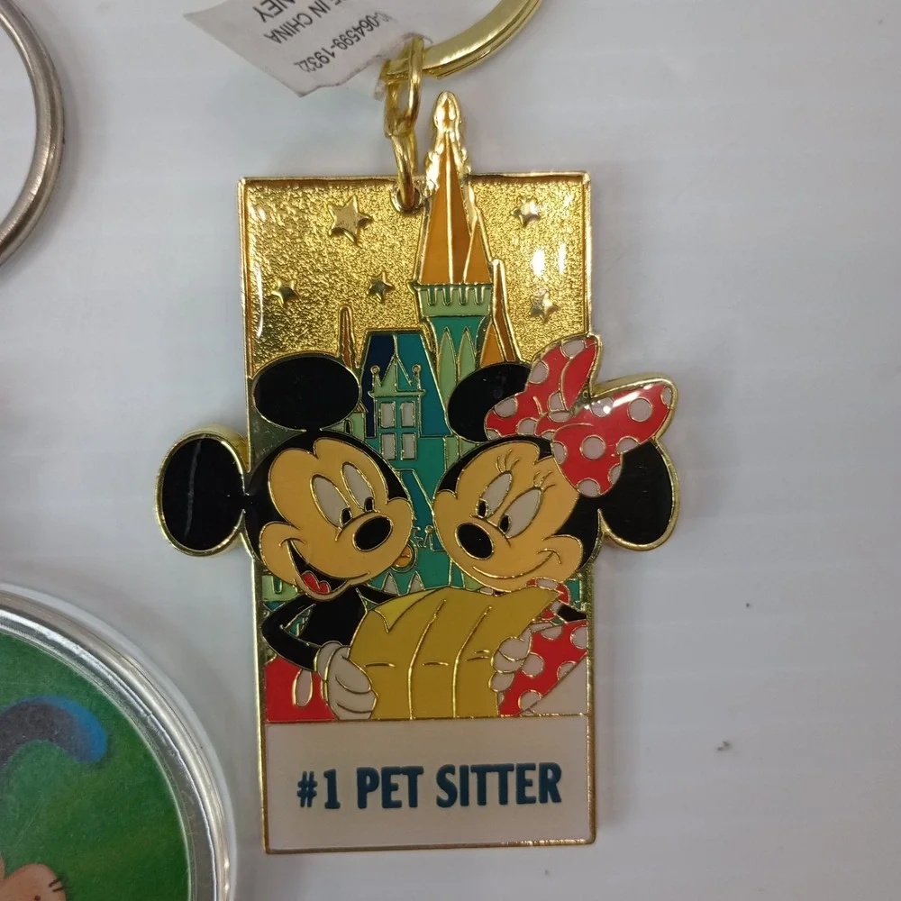 Disney Keychain Lot 6 Mickey,‎ Minnie, Goofy, Jerry Leigh, World  Lucite & Metal